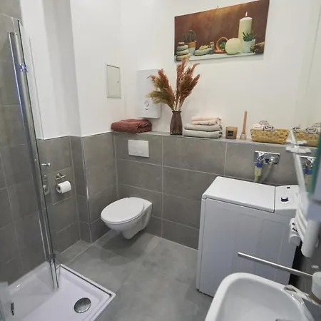 Coole Altbau-we 1-zkb Terrasse Zentrum فورمز